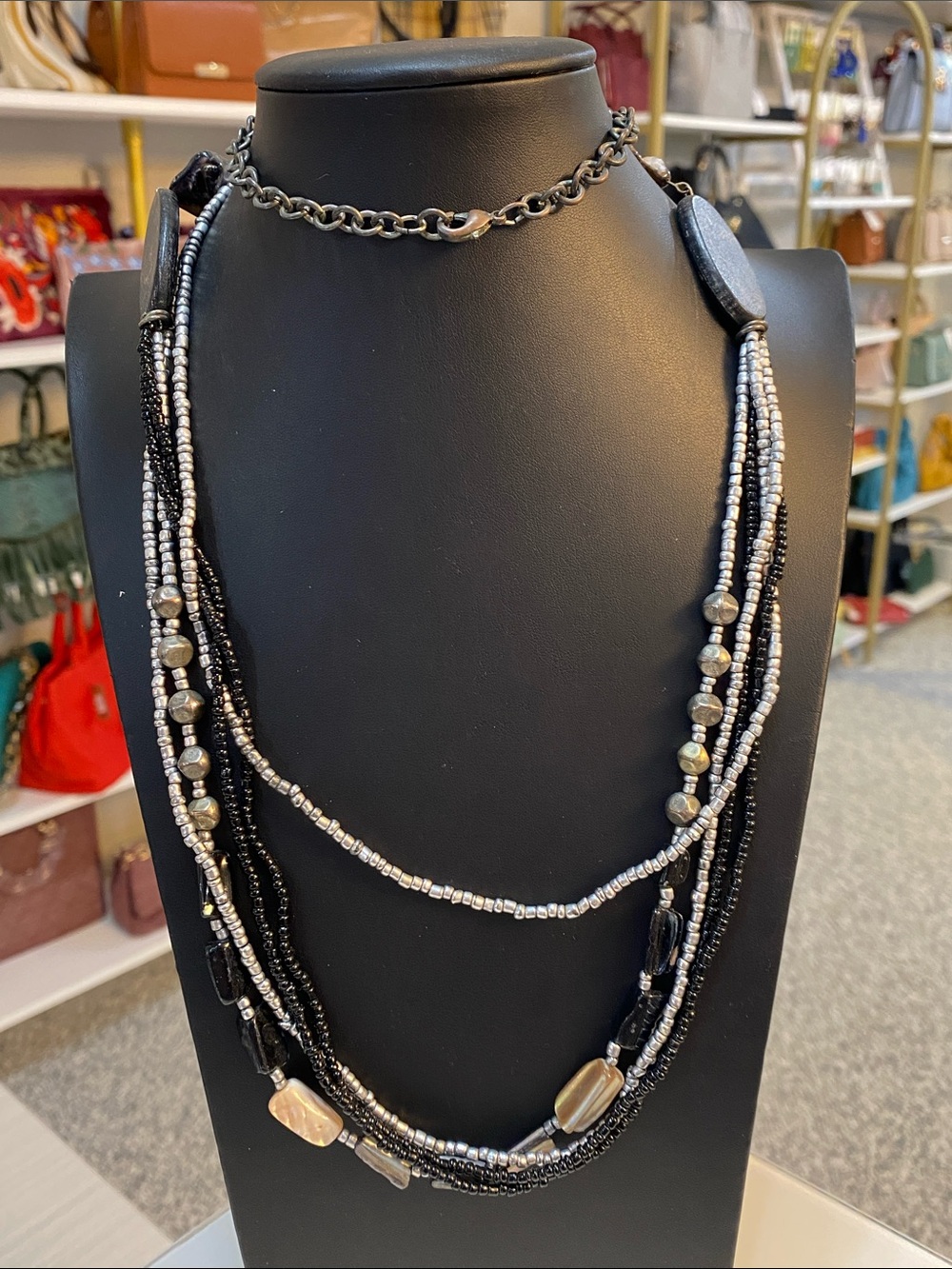 Shell necklace - Picture 6 of 7